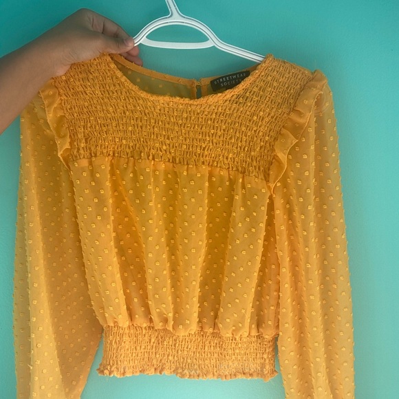 Sold Women’s Top - Picture 2 of 4